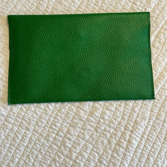 Kelly green envelope clutch with gold buckle - Picture 2 of 9